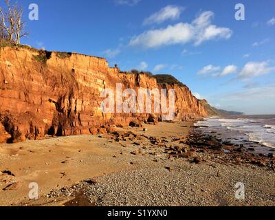 Pennington point Dans Sidmouth, Devon s'érode en raison de la mer déchaînée et les hautes marées. Banque D'Images