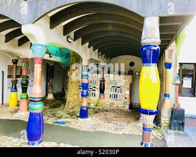 Hundertwasser célèbre Toilettes à Kawakawa, île du Nord, Nouvelle-Zélande Banque D'Images