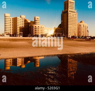 Waldorf Astoria Hotel, Al Hamra, U.A.E. La réflexion Banque D'Images