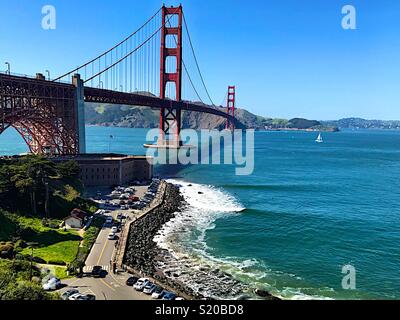 Un ciel clair sur le Golden Gate Bridge Banque D'Images