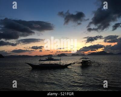 Coucher de soleil sur El Nido, Philippines Banque D'Images