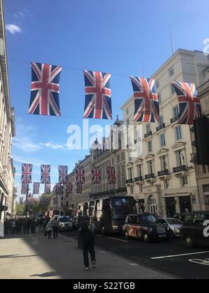 Preperations pour le mariage royal, Piccadilly, Londres Banque D'Images