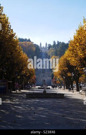 Vue du Monte de Santo Estêvão et Santuário de Nossa Senhora dos Remédios de Lamego, Portugal Banque D'Images