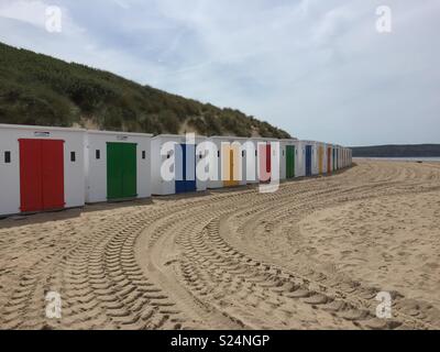 Cabines de plage sur la plage de Woolacombe, North Devon Banque D'Images