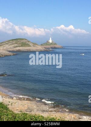 Le magnifique phare de Mumbles Swansea. Joli littoral Banque D'Images