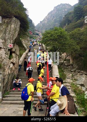 L'escalade du Mont Tai dans la province de Shandong, Chine Banque D'Images