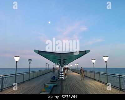 Boscombe Pier at night Banque D'Images