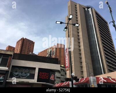 Apolo Chaussures. Centro Empresarial Sabana Sabana Grande Grande (Centre d'affaires). Centro Residencial Solano Solano (centre résidentiel). Caracas de Sabana Grande. Vicente Quintero Banque D'Images