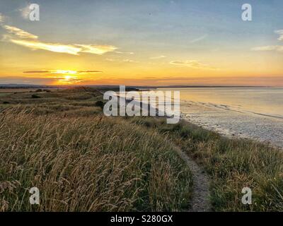 Coucher du soleil sur la mer, non loin de l'Amble Banque D'Images