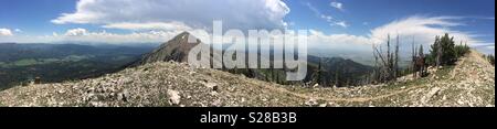 Vue panoramique sur la Montagne de la selle sur la gamme Bridger à Bozeman, Montana Banque D'Images