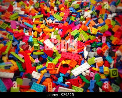 Des briques Lego dans un magasin de jouets Banque D'Images