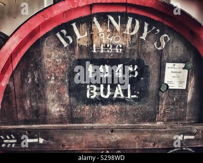 Blandy' Wine Lodge Tour : le vieillissement du vin dans un tonneau, Bual 1948 Blandy's Lodge, vin, Funchal, Madeira, Portugal Banque D'Images