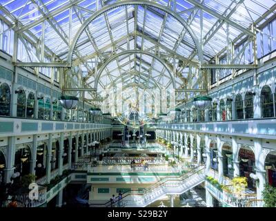 L'intérieur de la St Stephen's Green Shopping Centre à Dublin en Irlande. Banque D'Images
