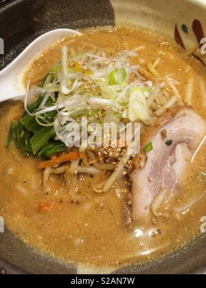 Bol de soupe aux nouilles ramen japonais Banque D'Images