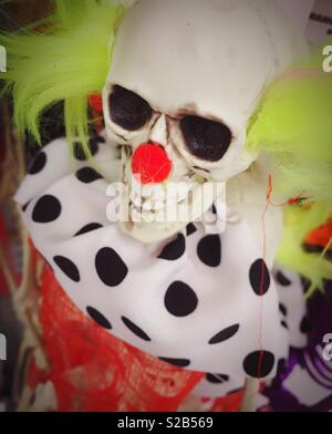 Costume Halloween squelette de masque et clown outfit, USA Banque D'Images