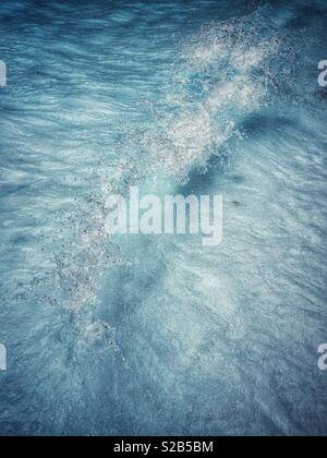 L'image de texture de l'eau dans la piscine à vagues Skytop sur le Grand Resort pont à la Galaxie Hotel et Casino, Macau Banque D'Images