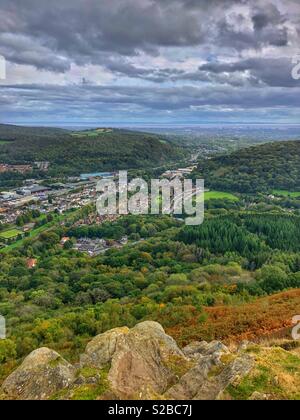 Vue sur le canal de Bristol à Cardiff à partir de la montagne Garth, Pentyrch, Cardiff, Pays de Galles. Banque D'Images