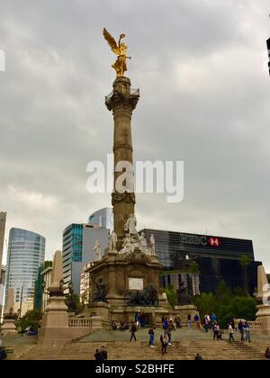 Vue de face de l'Ange de l'indépendance en CDMX, México Banque D'Images