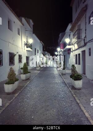 Nuit dans la vieille ville d'Altea, Costa Blanca, Espagne. Banque D'Images