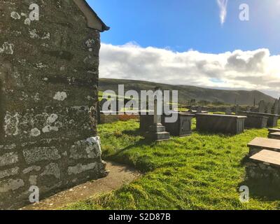 Front grave yard St.Maelrhys en octobre 2018 * Plusieurs autres calvaires parsèment Aberdaron près de Banque D'Images