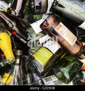 Le recyclage du verre bottle bank de bouteilles en UK Banque D'Images