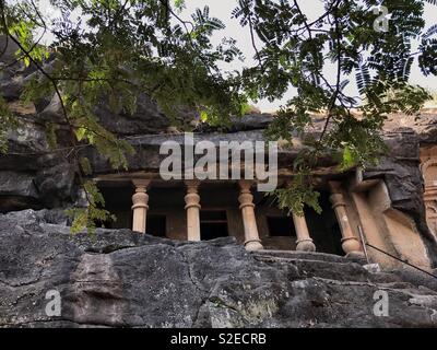 Les grottes de Nasik ou grottes Pandavleni Trirashmi étant le nom des collines dans lesquelles les grottes sont situées dans le groupe de 24 grottes creusées entre le 1er siècle avant notre ère et le 3ème siècle avant notre ère. L'Inde. Banque D'Images