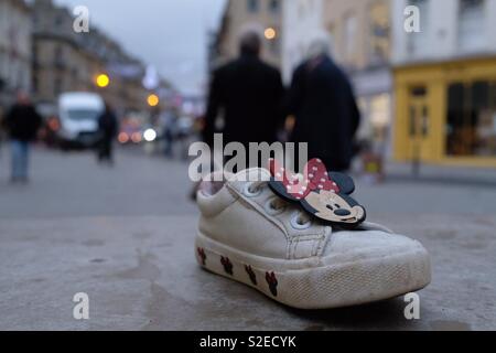 Chaussure d'enfant perdu Banque D'Images