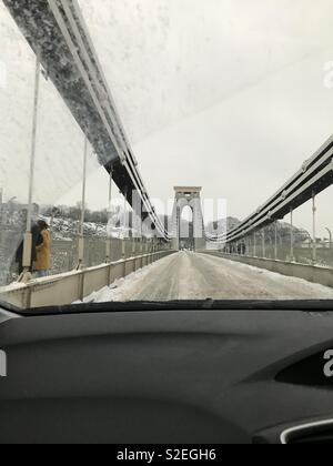 Clifton Suspension Bridge dans la neige Banque D'Images