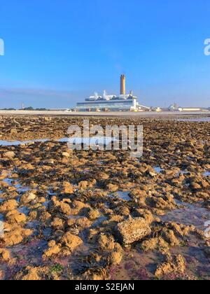 Aberthaw thermique au charbon, l'Aberthaw, Vale of Glamorgan, Pays de Galles, novembre. Banque D'Images