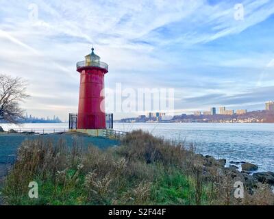 Petit phare sur le Hudson Banque D'Images