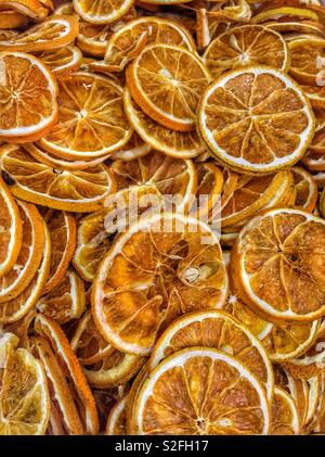 Contexte Les oranges en tranches séchées Banque D'Images