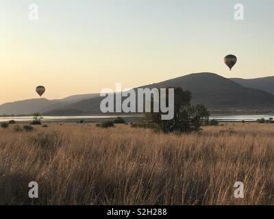 Hot Air Balloon safari dans la réserve de chasse de Pilanesburg Banque D'Images