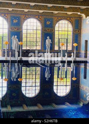 La piscine romaine à l'intérieur à Hearst Castle en Californie, USA. Banque D'Images
