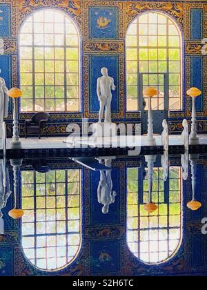 La piscine romaine à l'intérieur à Hearst Castle en Californie, États-Unis. Banque D'Images