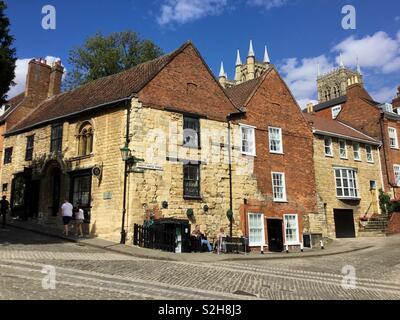 La maison 'Norman' sur la colline escarpée, Lincoln, un premier étage hall médiévale romane du 13e siècle et l'un des cinq 'Juifs' maisons médiévales en Angleterre, qui avait des résidents juifs. Banque D'Images