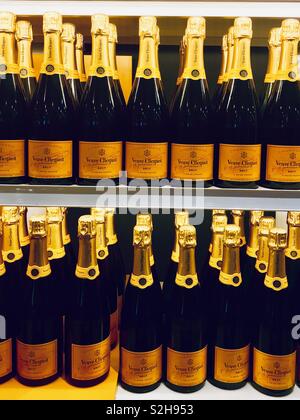 Veuve Clicquot Ponsardin Champagne label 1962 France Stock Photo - Alamy