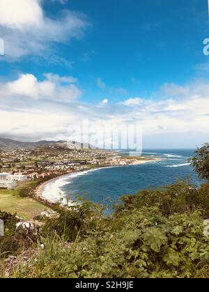 Saint Kitts & Nevis sur la côte Banque D'Images