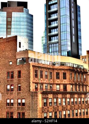 Ingénieur industriel descendre en rappel le long côté de la Madison-Belmont s'appuyant sur l'inspection des structures, NYC, USA Banque D'Images