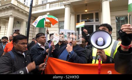 Il y avait beaucoup de colère en Indiens,Londres,pour protester contre le Pakistan pour l'assistance et soutien aux terroristes qui a conduit récemment à 42 soldats CRPF des martyrs au Cachemire Inde Pulwama , , Banque D'Images