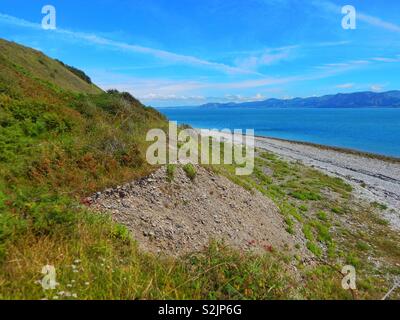 Vues à partir de la ligne de côte d'Anglesey entre Beaumaris et Penmon Point dans le Nord du Pays de Galles le 23 juin 2017. Banque D'Images