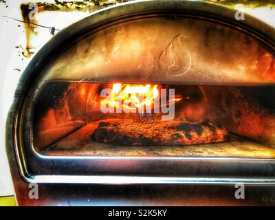 Pizza domestique Owen Banque D'Images