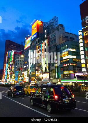 JPN taxi à Shinjuku, Tokyo, Japon. Banque D'Images