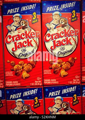 Crackerjack sur l'affichage des boîtes dans un magasin de détail, USA Banque D'Images