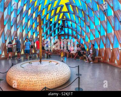 L'intérieur d'une structure en bois dans le Museu do Amanhã, Musée de demain à Rio de Janeiro, Brésil. Banque D'Images