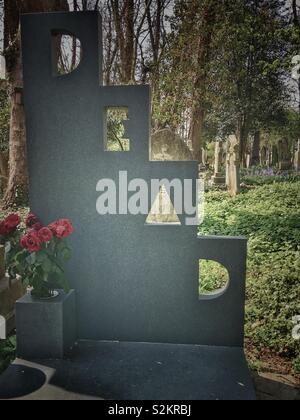 Artiste Patrick Caulfield's pierre tombale dans le Cimetière de Highgate. Banque D'Images