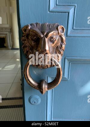 Porte-Lion frapper, Dublin City Gallery, la Hugh Lane, Dublin, Irlande. Banque D'Images