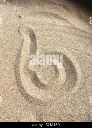 Petite lettre 'b' écrit dans le sable Banque D'Images