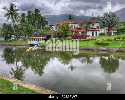 Un club privé sur la lagune Rodrigo Freitas à Rio de Janeiro, Brésil. Banque D'Images