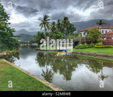 Un club privé sur Rodrigo Freitas lagoon à Rio de Janeiro, Brésil. Banque D'Images