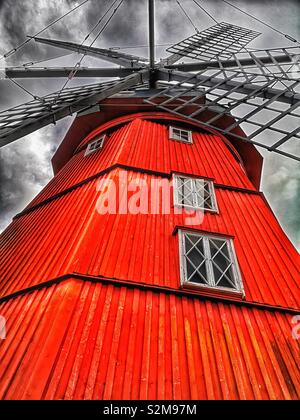 Moulin à Vent de Strangnas, Sodermanland County, Suède, Scandinavie. Le style néerlandais en bois moulin a été construit en 1855 Banque D'Images
